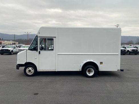 Used 2013 Ford E-350 and Econoline 350 Super Duty w/ Air Conditioning Prep Pkg image 5