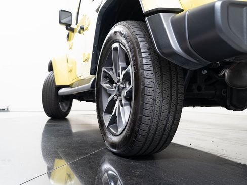 Used 2024 Jeep Wrangler Unlimited w/ LED Headlamp & Fog Lamp Group image 40