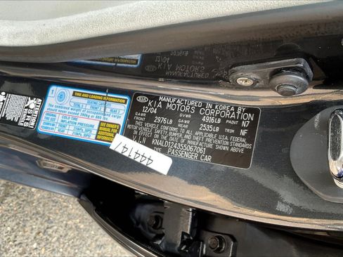 Used 2005 Kia Amanti FWD image 18