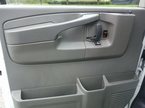 Used 2010 Chevrolet Express 1500 AWD w/ Power Package image 9