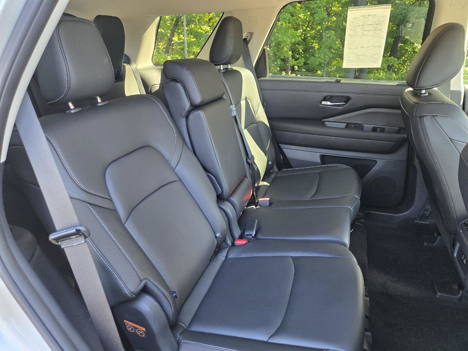 Used 2025 Nissan Pathfinder SL AWD/4WD image 29