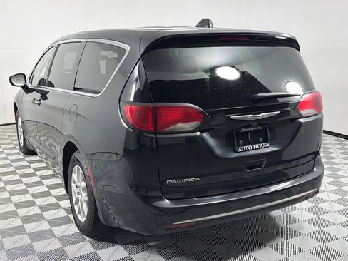 Used 2020 Chrysler Pacifica Touring FWD image 7