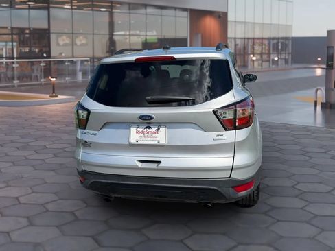Used 2018 Ford Escape SE w/ SE Sport Appearance Package FWD image 9