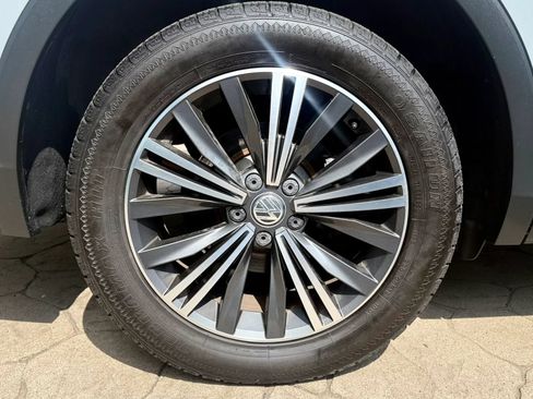 Used 2018 Volkswagen Tiguan SE w/ 18" Alloy Wheels Package FWD image 53