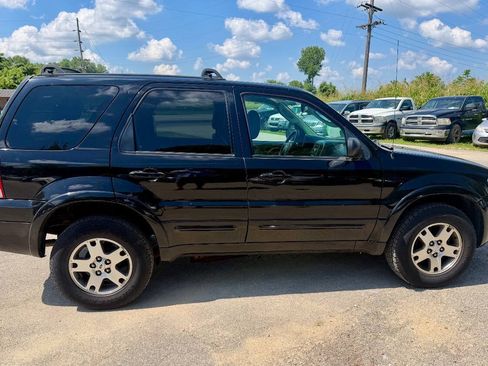 Used 2005 Ford Escape Limited FWD image 7