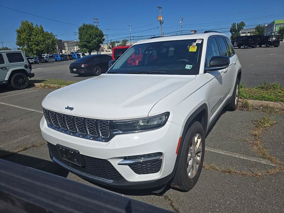 Used 2023 Jeep Grand Cherokee Limited AWD/4WD image 2
