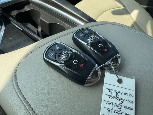 Used 2019 Buick Enclave Essence AWD/4WD image 19