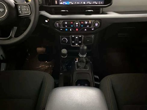 Used 2024 Jeep Wrangler Unlimited AWD/4WD image 20