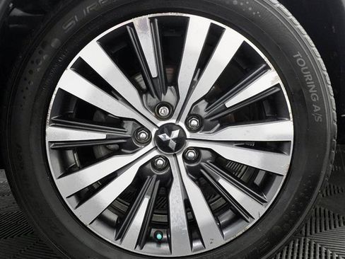 Used 2019 Mitsubishi Outlander SE image 3