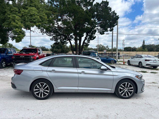 Used 2025 Volkswagen Jetta SE FWD image 19