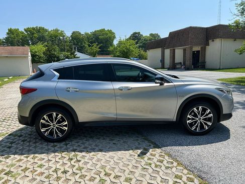 Used 2018 INFINITI QX30 Premium w/ Navigation Package AWD/4WD image 4