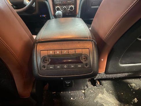 Used 2015 Chevrolet Traverse LT image 32
