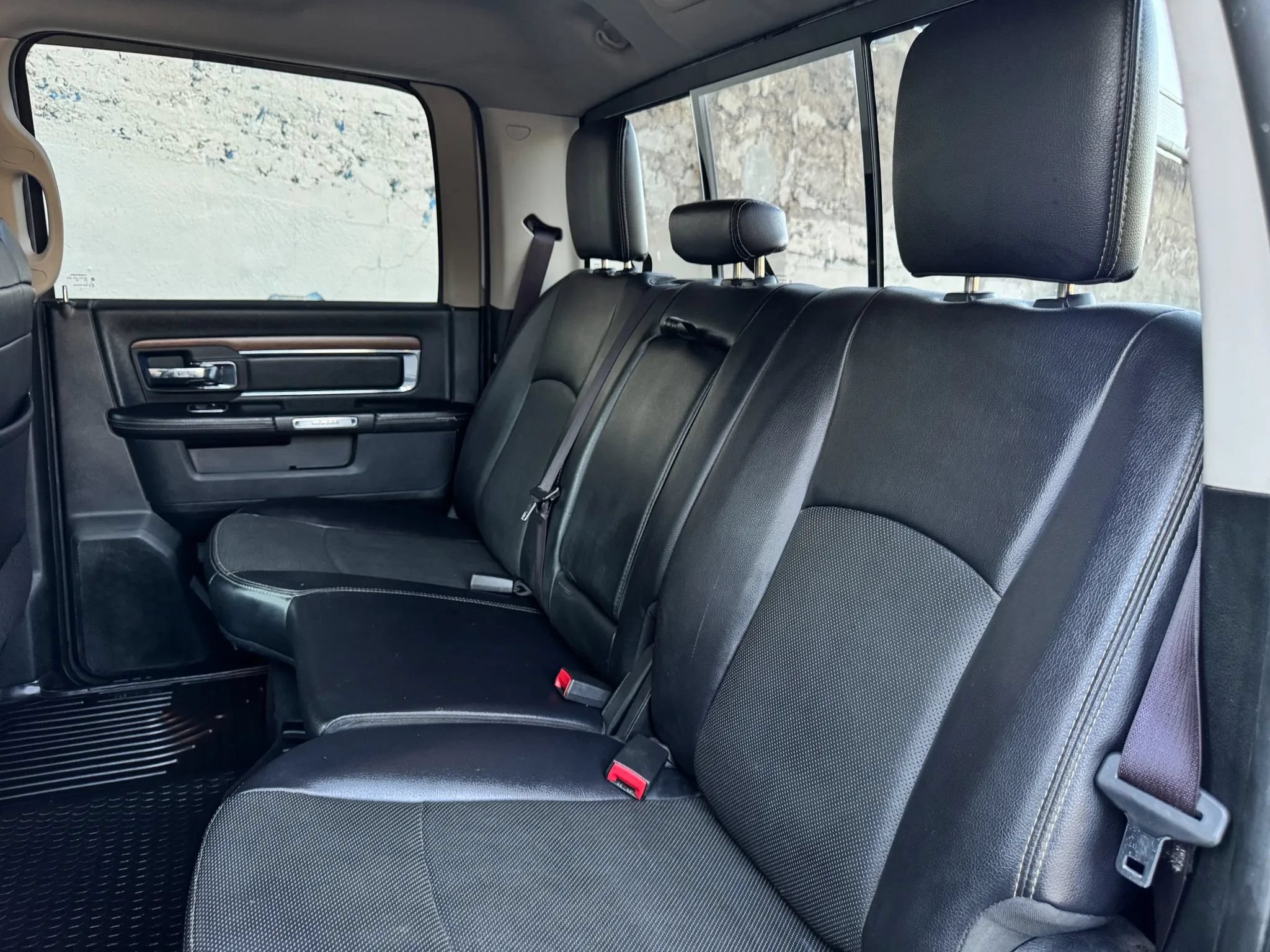 Used 2017 RAM 1500 Laramie w/ Convenience Group AWD/4WD image 24