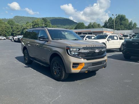 New 2027 Ford Expedition Tremor w/ Driver's Package AWD/4WD image 3