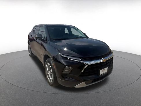 Used 2025 Chevrolet Blazer LT image 3