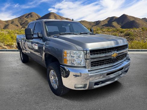 Used 2007 Chevrolet Silverado 2500 LTZ w/ Safety Package AWD/4WD image 3