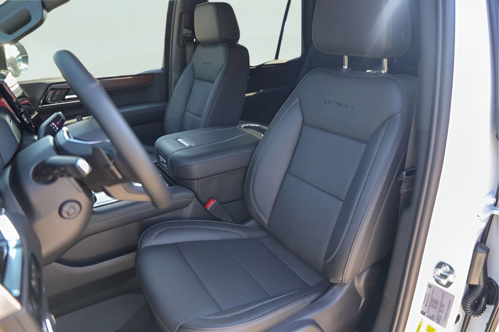 Used 2026 GMC Yukon Denali w/ Sun & Power Step Package AWD/4WD image 10