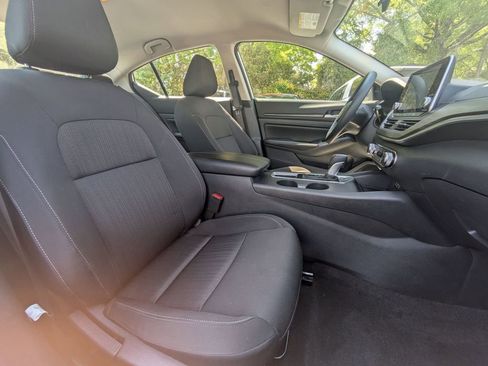 Used 2025 Nissan Altima 2.5 SV FWD image 27