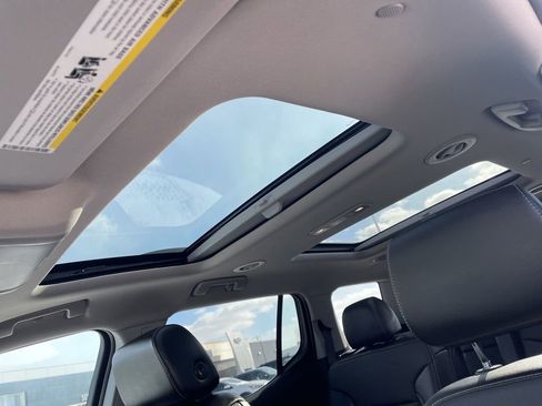 Used 2023 GMC Acadia SLT w/ Technology Package image 10