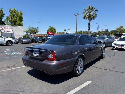 Used 2008 Jaguar XJ8 RWD image 3