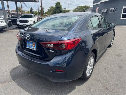 Used 2017 MAZDA MAZDA3 Sport w/ Preferred Equipment Package FWD image 7