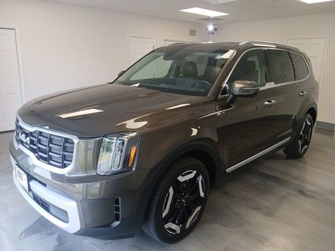 Used 2025 Kia Telluride S AWD/4WD image 5