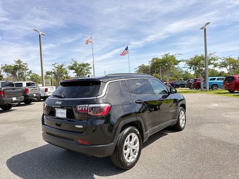 Used 2024 Jeep Compass Latitude AWD/4WD image 3