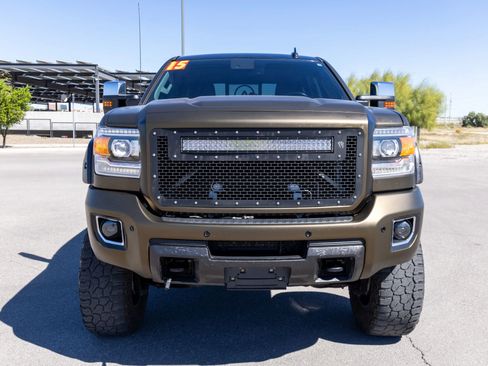 Used 2015 GMC Sierra 2500 Denali w/ Duramax Plus Package AWD/4WD image 10