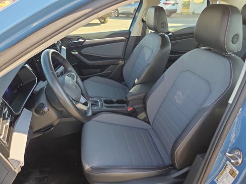 Used 2025 Volkswagen Jetta SE FWD image 16