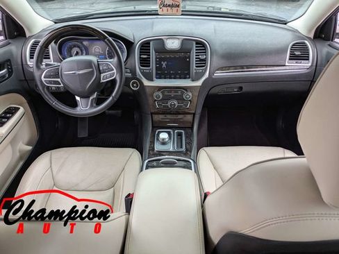Used 2018 Chrysler 300 Limited RWD image 16