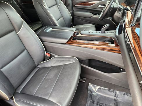 Used 2021 Cadillac Escalade Premium Luxury AWD/4WD image 9