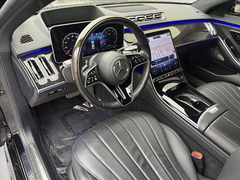 Used 2022 Mercedes-Benz S 580 4MATIC Sedan w/ AMG Line Package image 11
