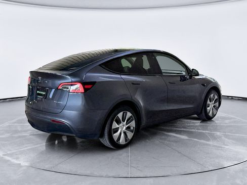 Used 2022 Tesla Model Y Long Range AWD/4WD image 3