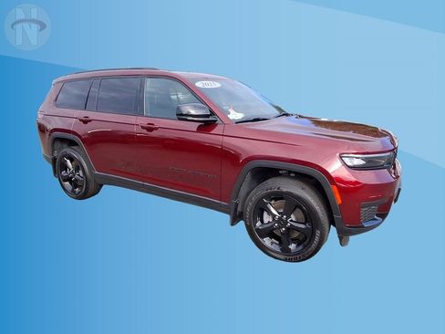Certified 2025 Jeep Grand Cherokee L Altitude AWD/4WD image 2