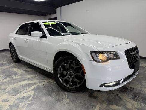 Used 2018 Chrysler 300 S image 6