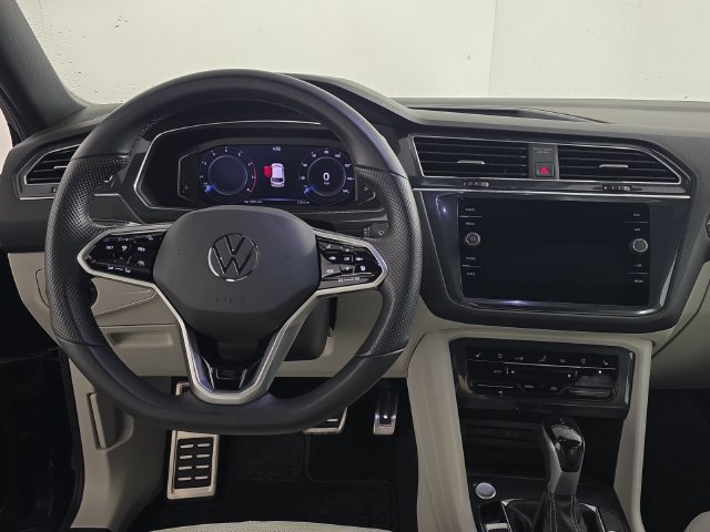 Used 2023 Volkswagen Tiguan SEL R-Line AWD/4WD image 12