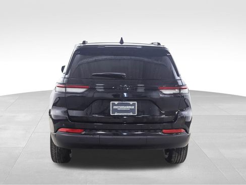 Used 2025 Jeep Grand Cherokee Limited w/ Trailer Tow Package image 4