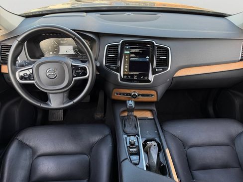 Used 2021 Volvo XC90 T6 Momentum AWD/4WD image 13