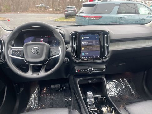 Used 2025 Volvo XC40 B5 Plus AWD/4WD image 11