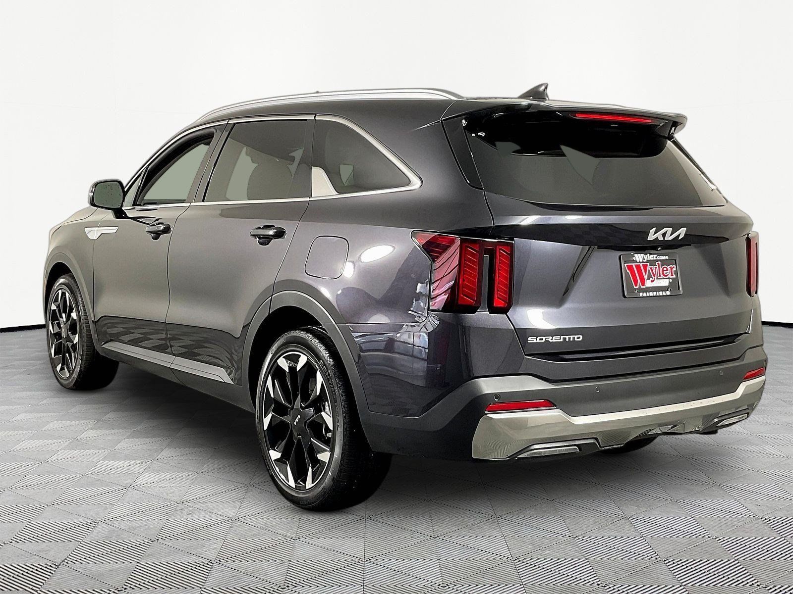 Certified 2025 Kia Sorento EX w/ Panoramic Sunroof Package FWD image 4