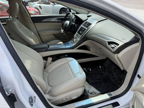 Used 2017 Lincoln MKZ Premiere FWD image 10