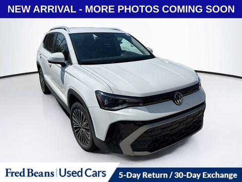 Used 2025 Volkswagen Taos SE FWD image 9
