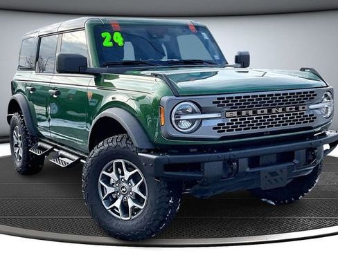 Used 2024 Ford Bronco Badlands image 3