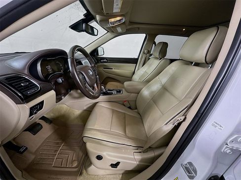 Used 2019 Jeep Grand Cherokee Overland image 15