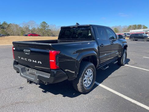 Used 2025 Toyota Tacoma SR5 image 17