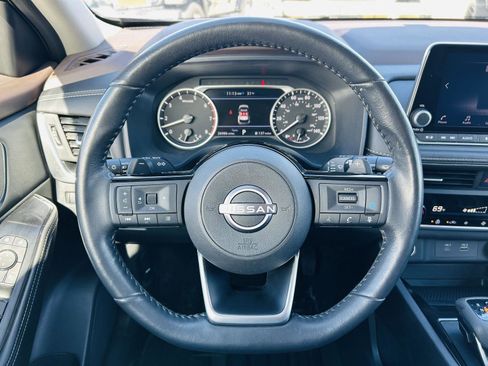 Used 2023 Nissan Rogue SV w/ SV Premium B Package image 16