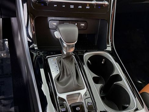 Used 2024 Kia Carnival SX FWD image 10