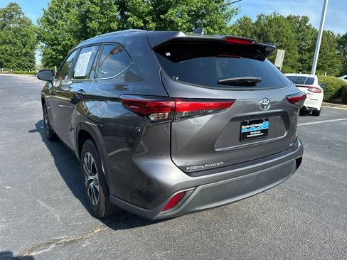 Used 2023 Toyota Highlander XLE FWD image 5