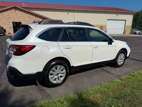 Used 2018 Subaru Outback 2.5i Premium AWD/4WD image 4