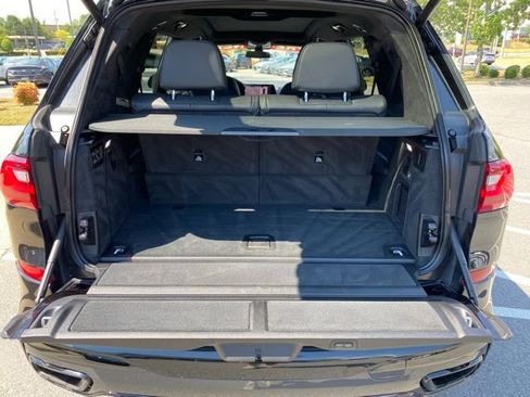 Used 2020 BMW X7 M50i image 9